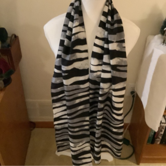 Talbots Rectangular Zebra Stripe Scarf - Picture 3 of 8
